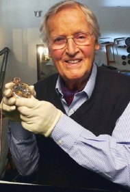 دانلود فیلم The Incredible Story of Marie Antoinette's Watch with Nicholas Parsons سال 2016 - داستان باورنکردنی ساعت ماری آنتوانت با نیکلاس پارسونز