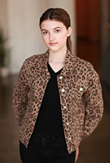 Satine Scarlett Montaz