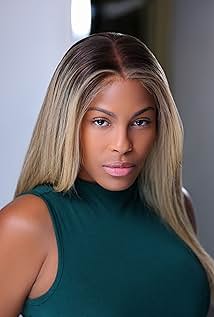 Simone Johns