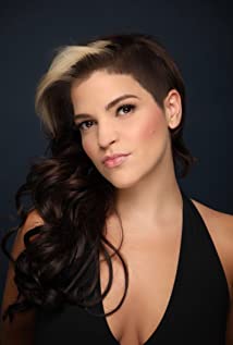 Paola Lázaro